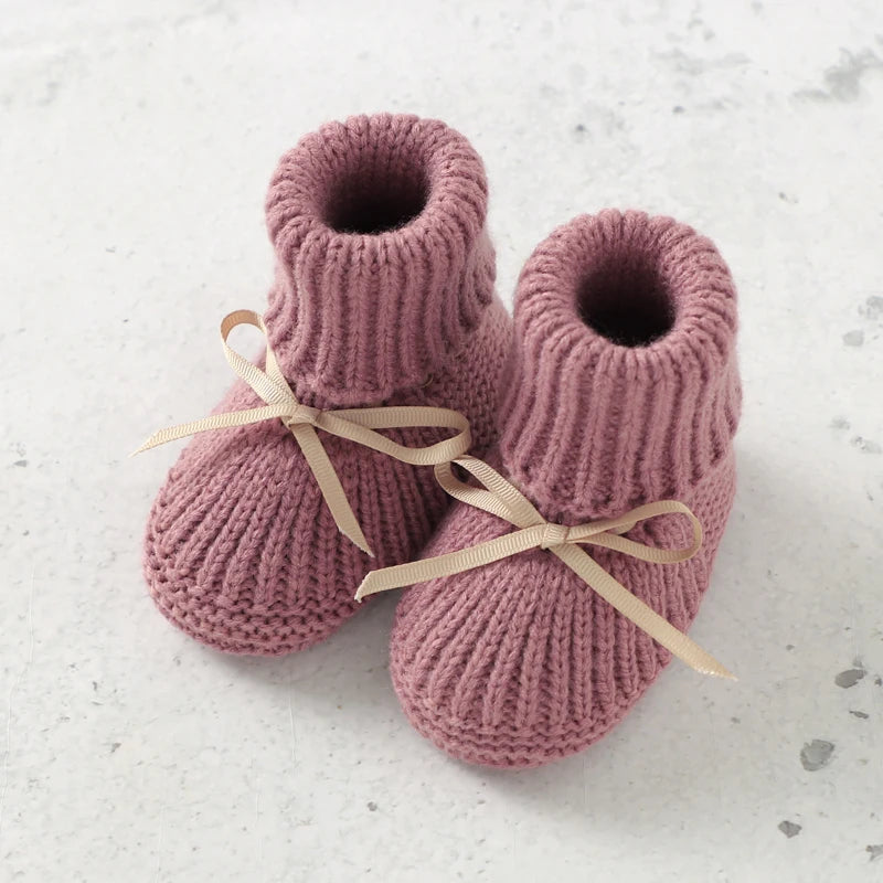 Ensemble bébé tricoté – Chaussons et moufles doux pour nouveau-né