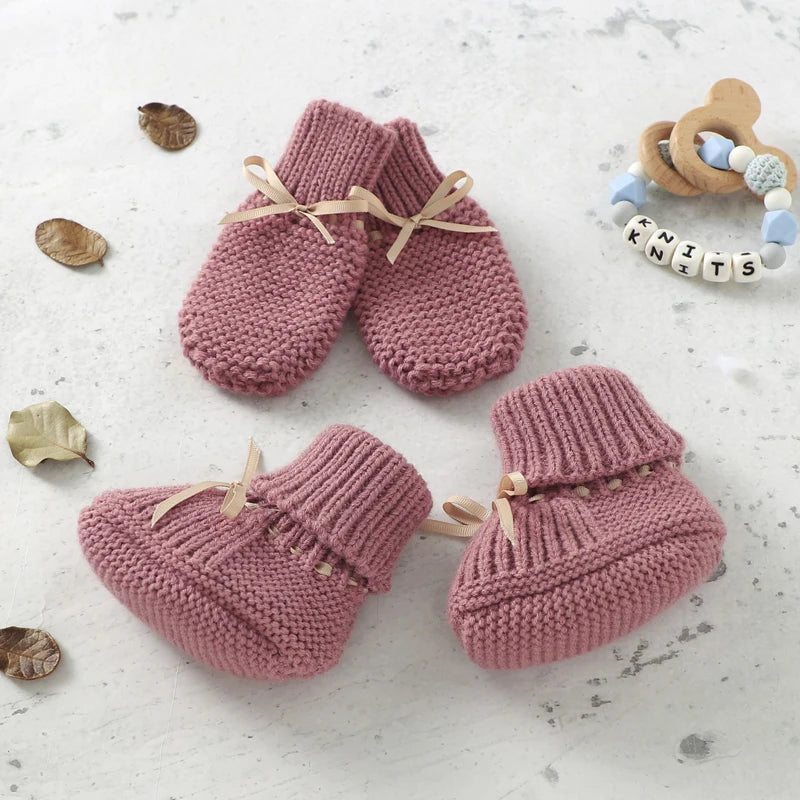Ensemble bébé tricoté – Chaussons et moufles doux pour nouveau-né