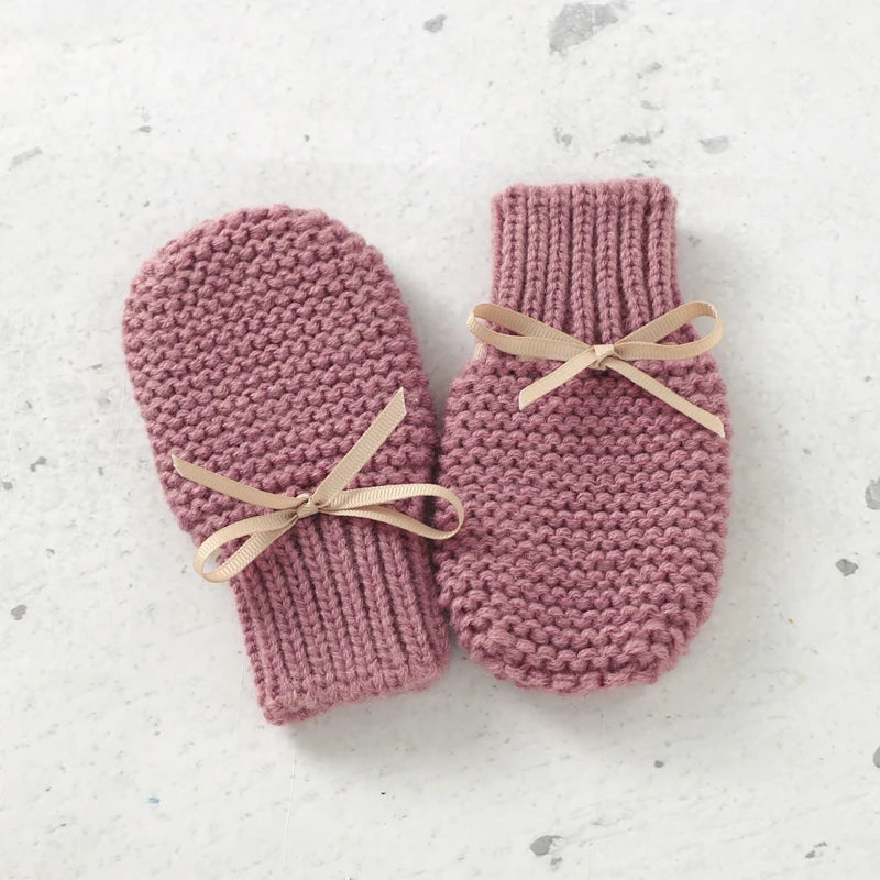 Ensemble bébé tricoté – Chaussons et moufles doux pour nouveau-né