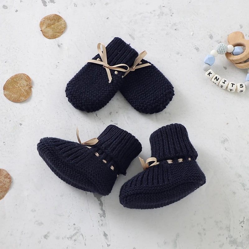 Ensemble bébé tricoté – Chaussons et moufles doux pour nouveau-né