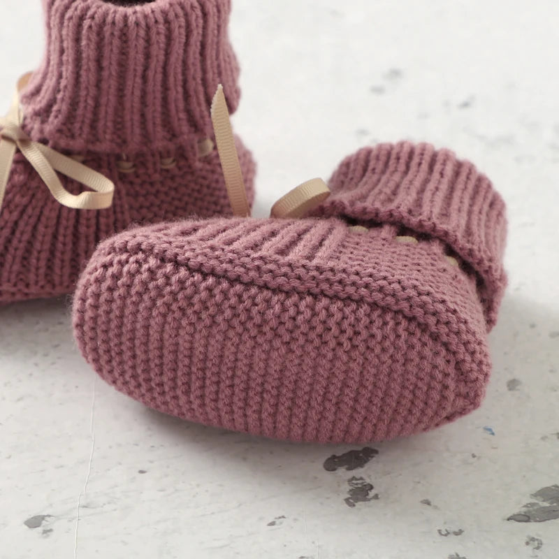 Ensemble bébé tricoté – Chaussons et moufles doux pour nouveau-né