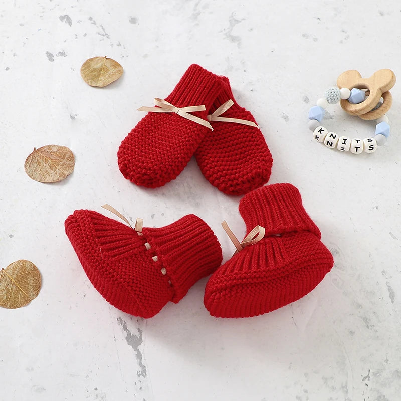 Ensemble bébé tricoté – Chaussons et moufles doux pour nouveau-né
