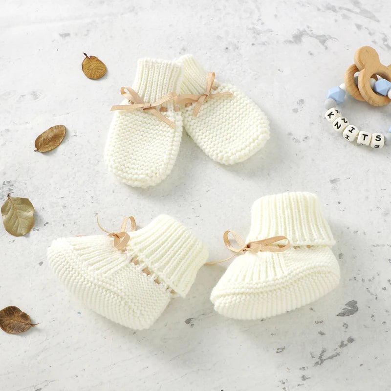 Ensemble bébé tricoté – Chaussons et moufles doux pour nouveau-né