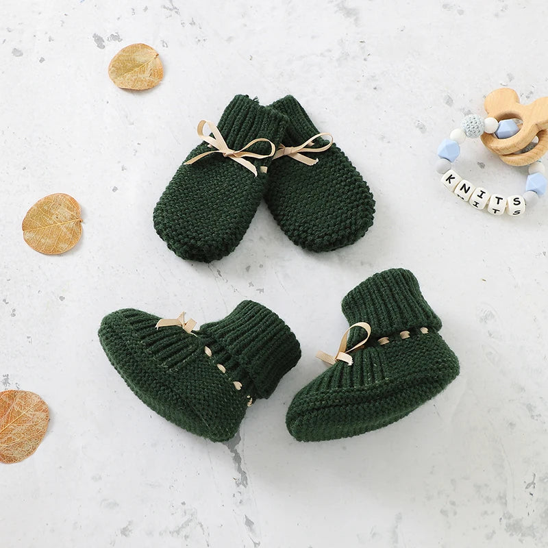 Ensemble bébé tricoté – Chaussons et moufles doux pour nouveau-né