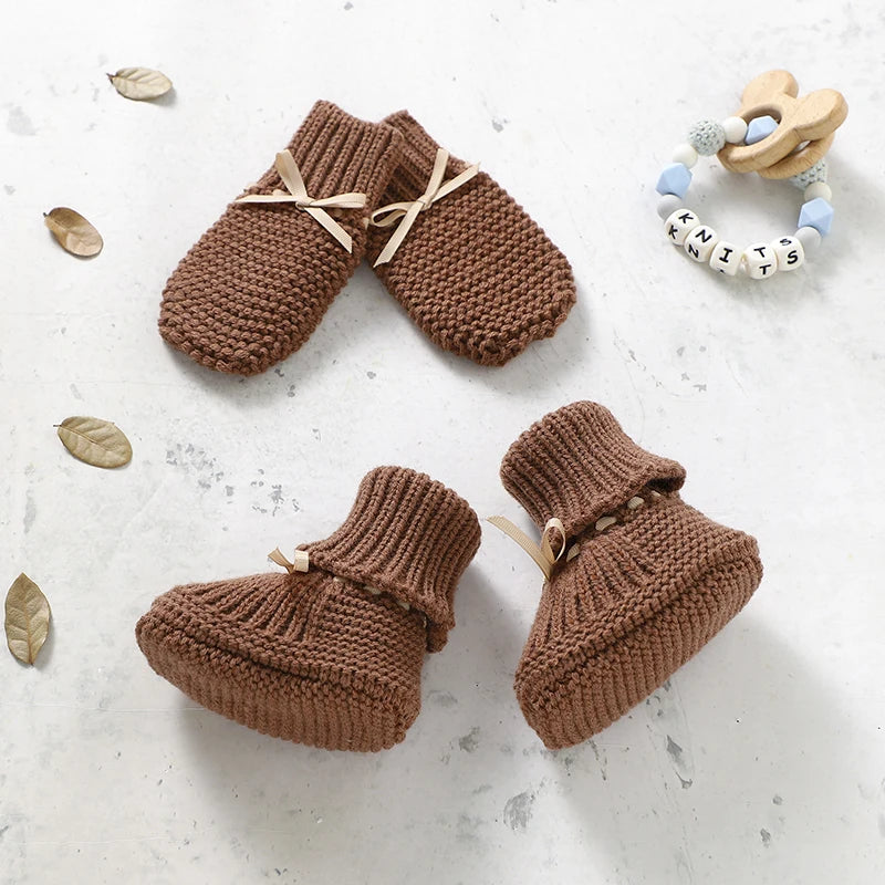 Ensemble bébé tricoté – Chaussons et moufles doux pour nouveau-né