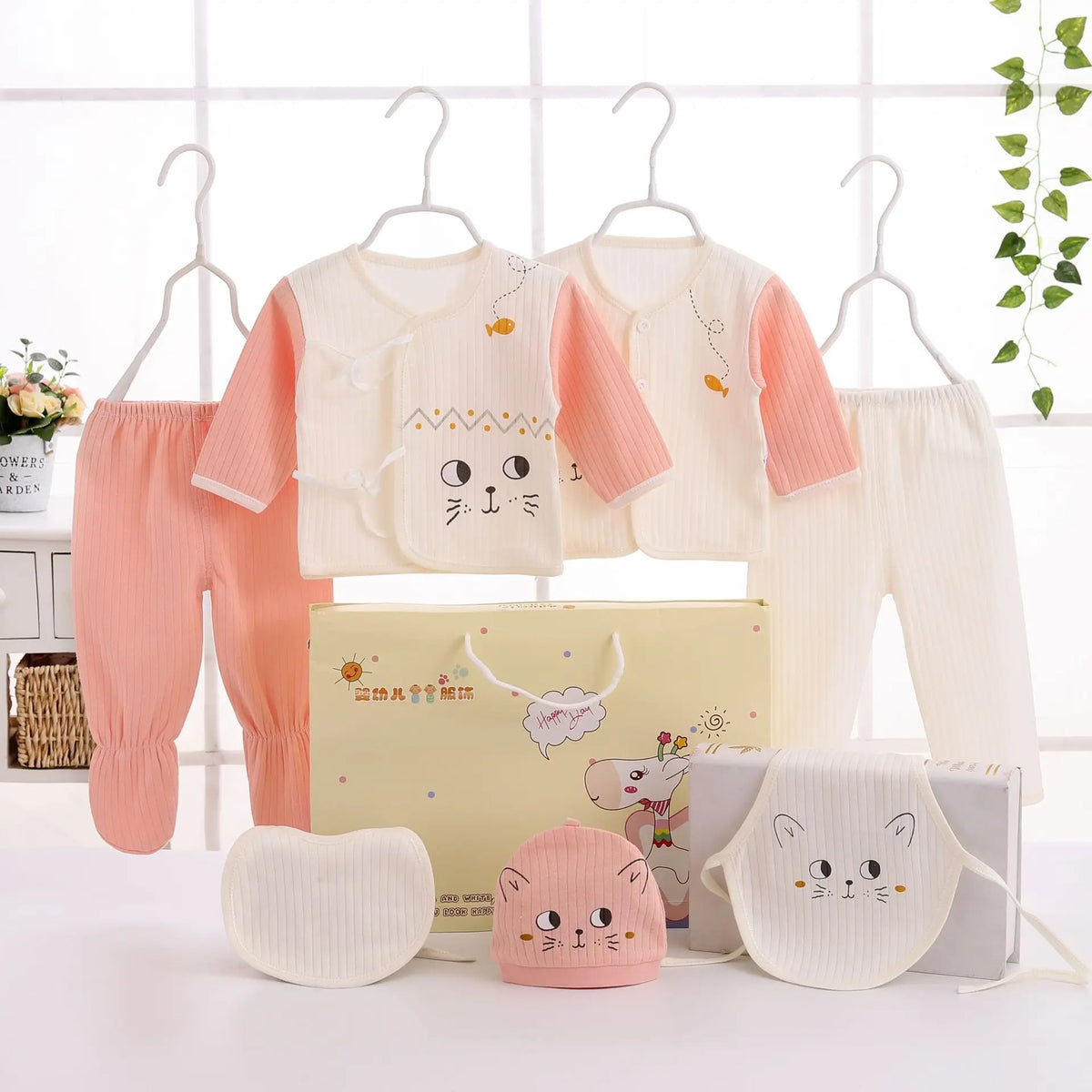 Coffret naissance bébé – Ensemble vêtements coton doux avec boîte cadeau